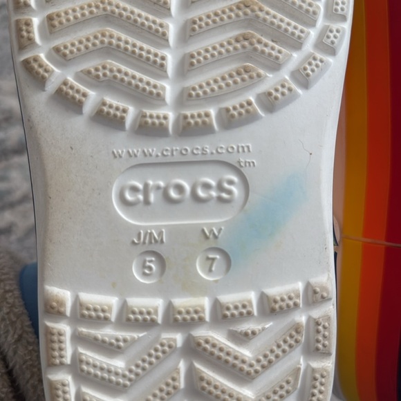 Disney Platform Crocs - Picture 12 of 14